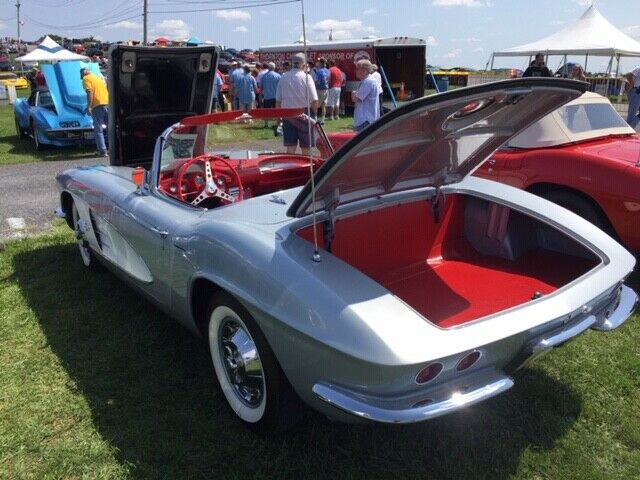 Chevrolet Corvette 1961 image number 3