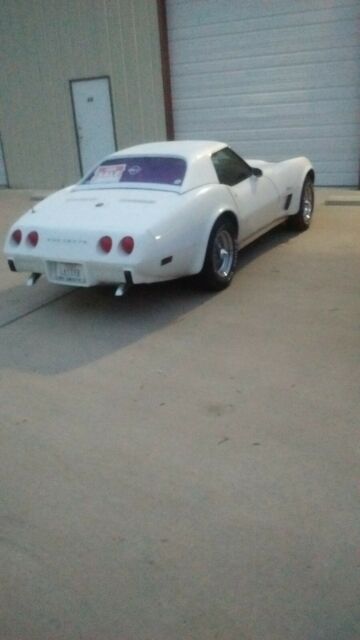 Chevrolet Corvette 1975 image number 10