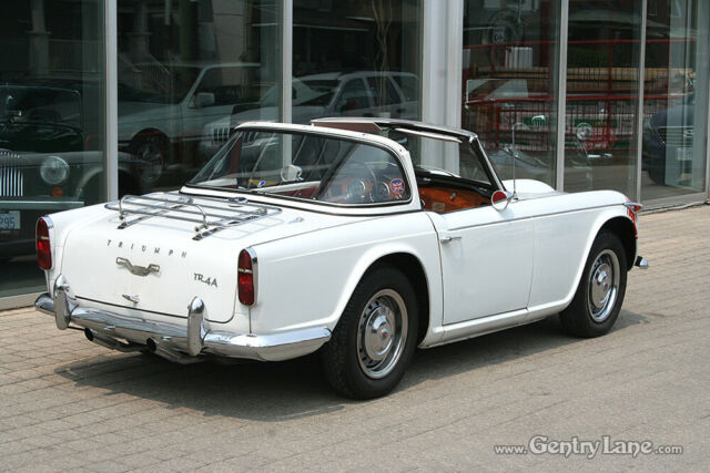 Triumph TR4A 1965 image number 16