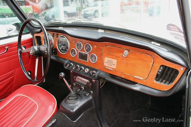 Triumph TR4A 1965 image number 28