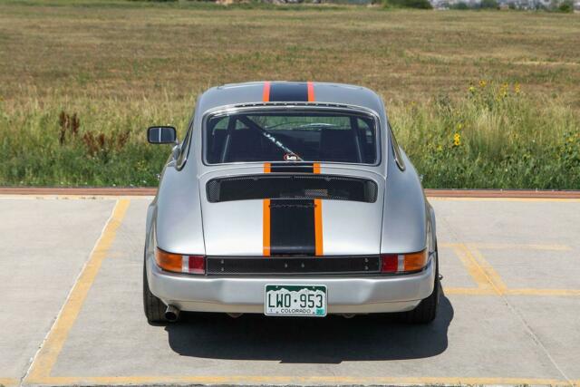 Porsche 911 1976 image number 2