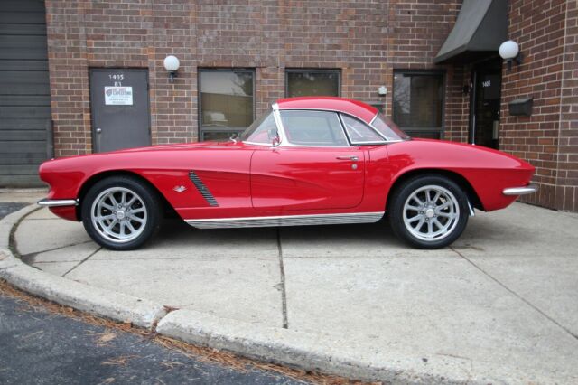 Chevrolet Corvette 1962 image number 1