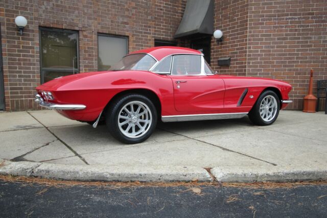 Chevrolet Corvette 1962 image number 28