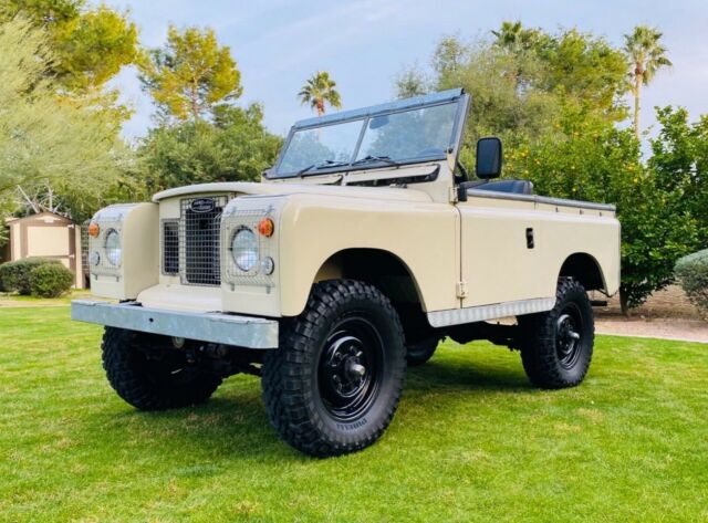 Land Rover Defender 1972 image number 9