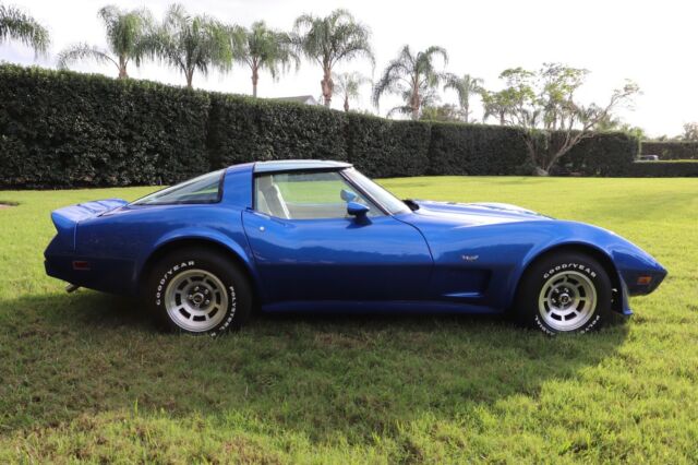 Chevrolet Corvette 1979 image number 28