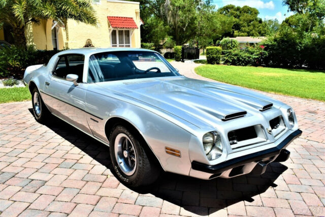 Pontiac Firebird 1975 image number 24