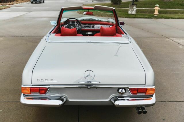 Mercedes-Benz SL-Class 1969 image number 10