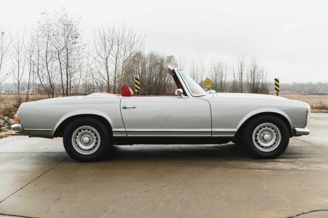 Mercedes-Benz SL-Class 1969 image number 16