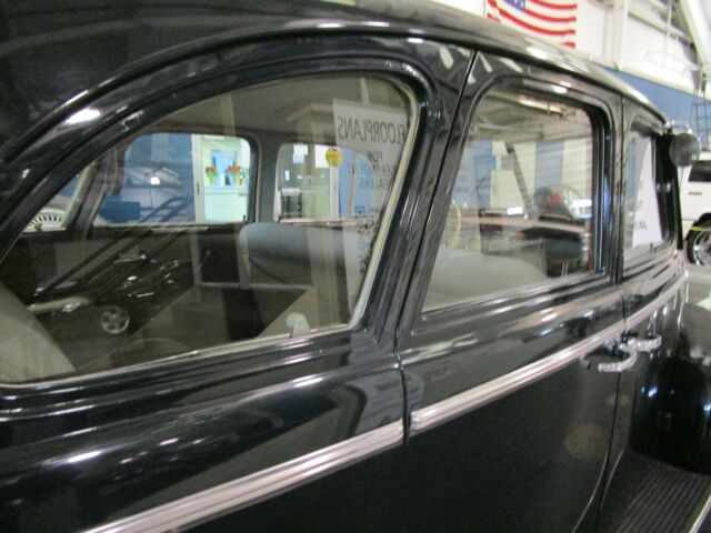 Buick Special 1940 image number 33