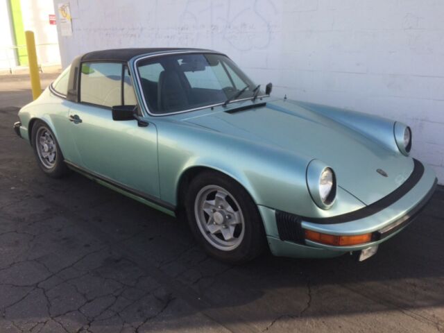 Porsche 911 1975 image number 16