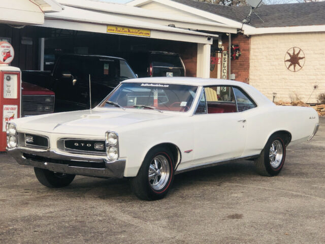 Pontiac Le Mans 1966 image number 0