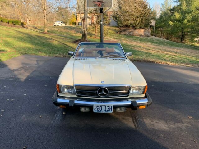 Mercedes-Benz SL-Class 1979 image number 1