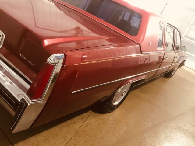 Cadillac Fleetwood 1977 image number 14