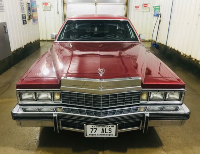 Cadillac Fleetwood 1977 image number 17