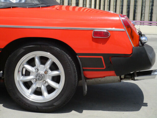 MG MGB 1976 image number 28