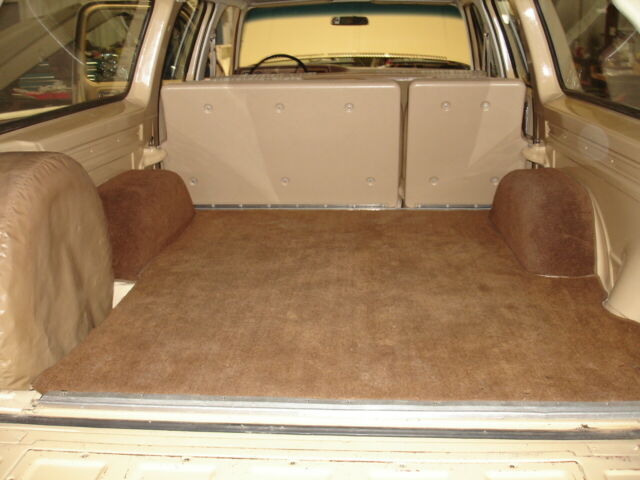 Chevrolet Suburban 1977 image number 18