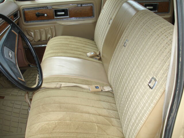 Chevrolet Suburban 1977 image number 3