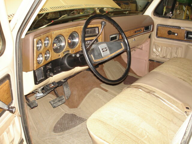 Chevrolet Suburban 1977 image number 41