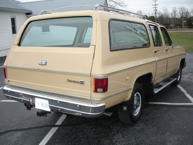 Chevrolet Suburban 1977 image number 45