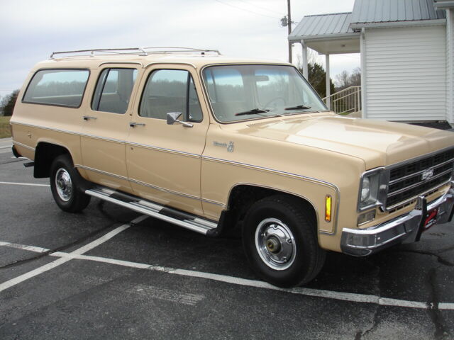 Chevrolet Suburban 1977 image number 1