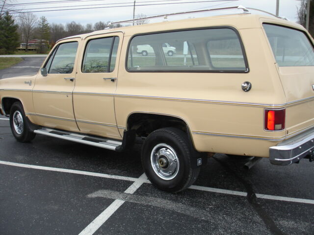 Chevrolet Suburban 1977 image number 46