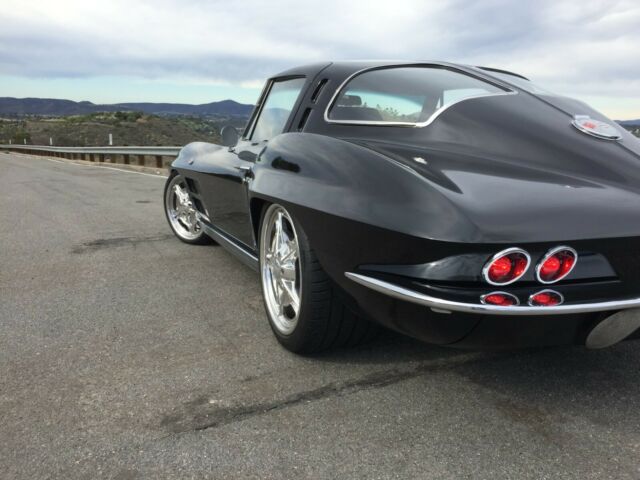 Chevrolet Corvette 1963 image number 29