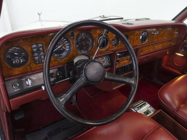 Rolls-Royce Corniche 1979 image number 14