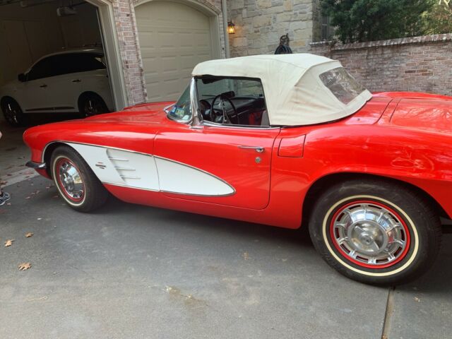 Chevrolet Corvette 1961 image number 14