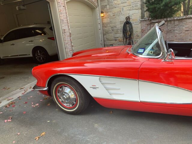 Chevrolet Corvette 1961 image number 24