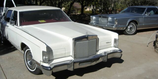 Lincoln Town Car 1979 image number 0