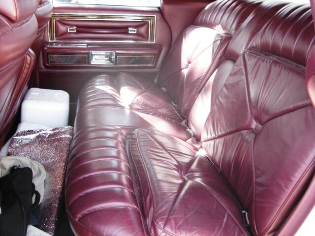 Lincoln Town Car 1979 image number 23