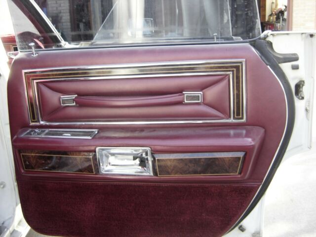 Lincoln Town Car 1979 image number 26