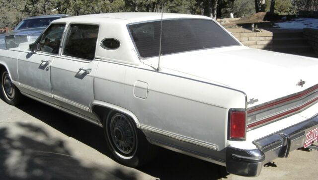 Lincoln Town Car 1979 image number 3