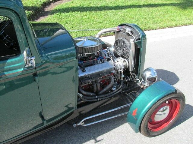 Ford 5 Window Coupe 1932 image number 17