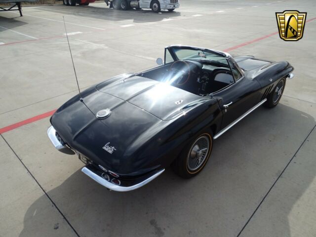 Chevrolet Corvette 1966 image number 14