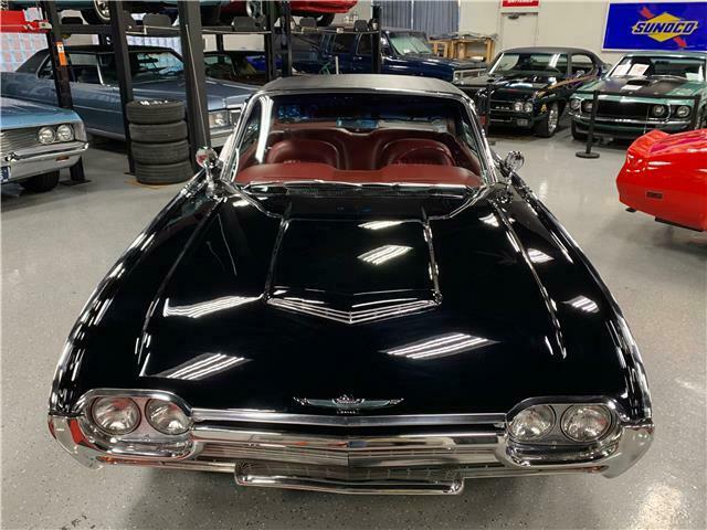 Ford Thunderbird 1961 image number 26