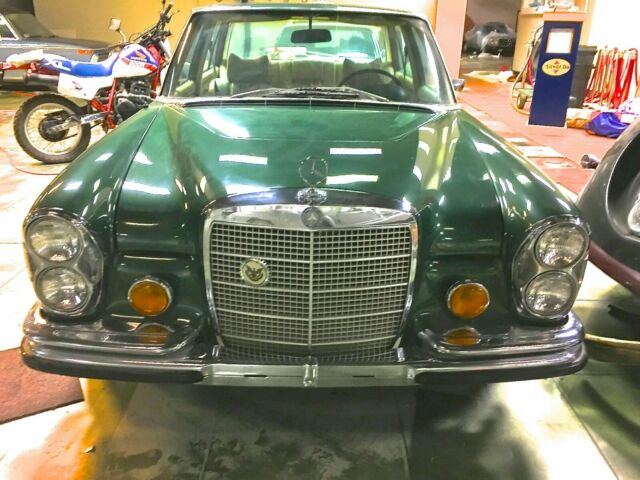 Mercedes-Benz 300-Series 1970 image number 18