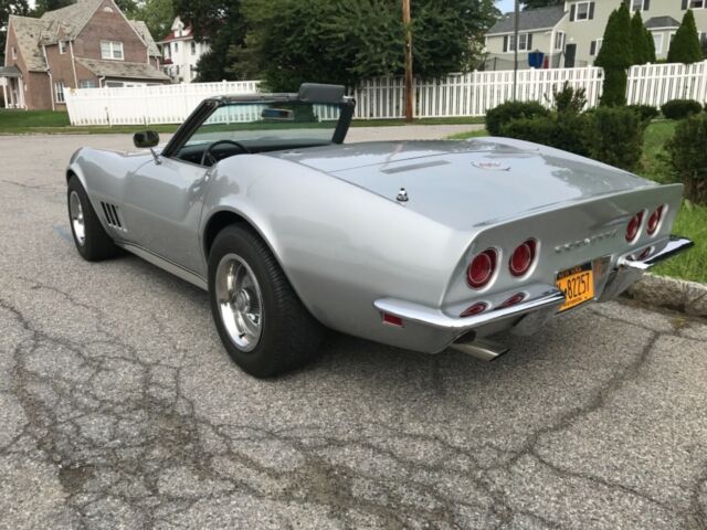 Chevrolet Corvette 1968 image number 32