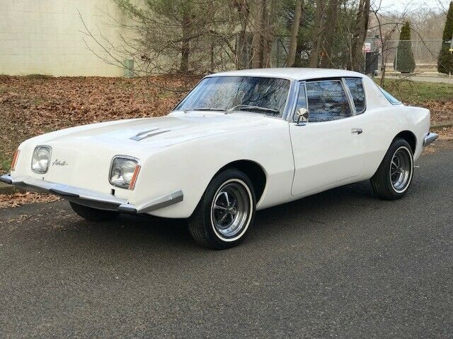 Studebaker Avanti 1970 image number 0