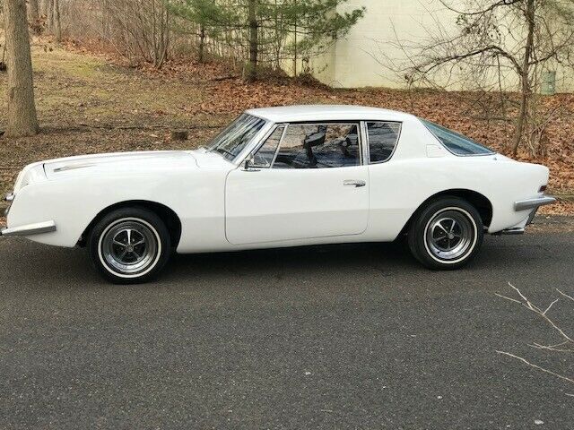 Studebaker Avanti 1970 image number 1