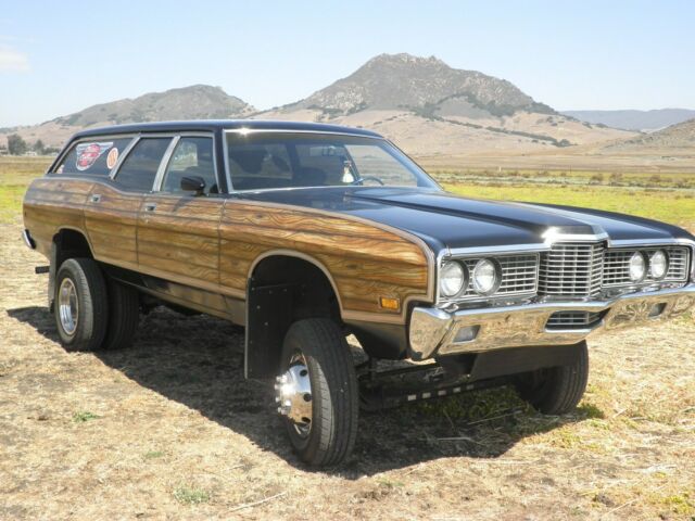 Ford Country Squire 1972 image number 0