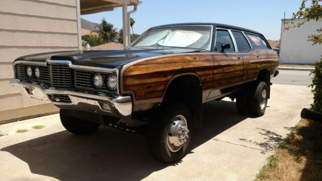 Ford Country Squire 1972 image number 10