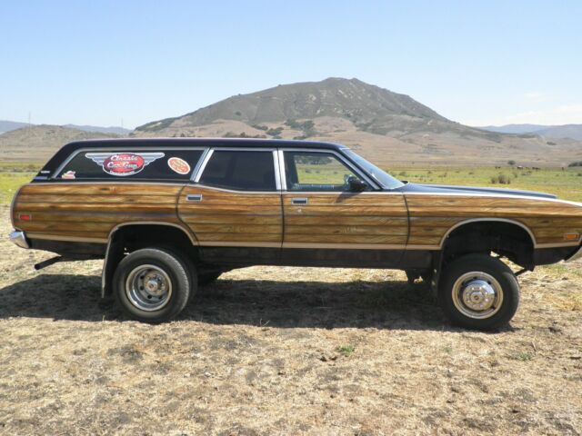 Ford Country Squire 1972 image number 13