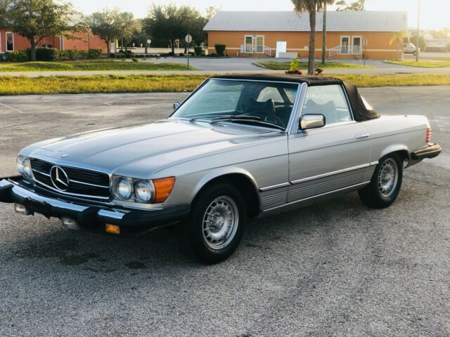 Mercedes-Benz SL-Class 1979 image number 0