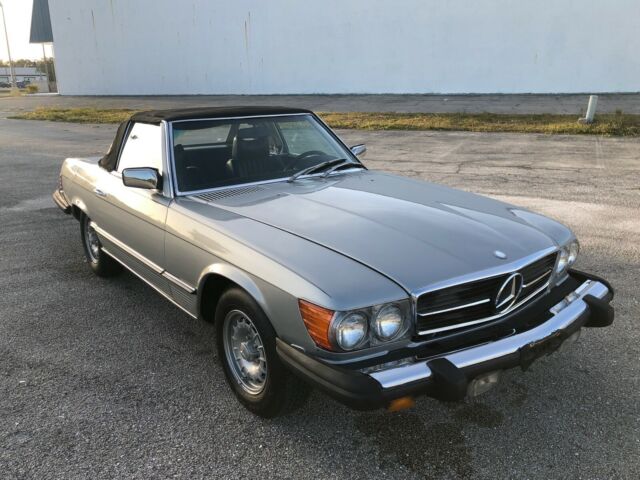 Mercedes-Benz SL-Class 1979 image number 1