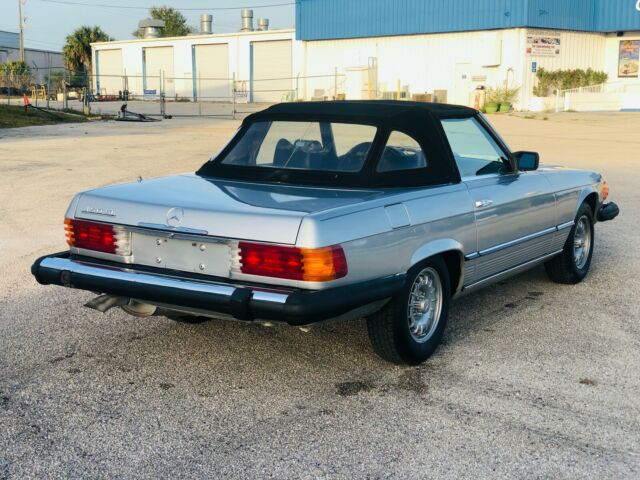 Mercedes-Benz SL-Class 1979 image number 11