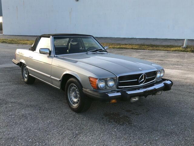 Mercedes-Benz SL-Class 1979 image number 26