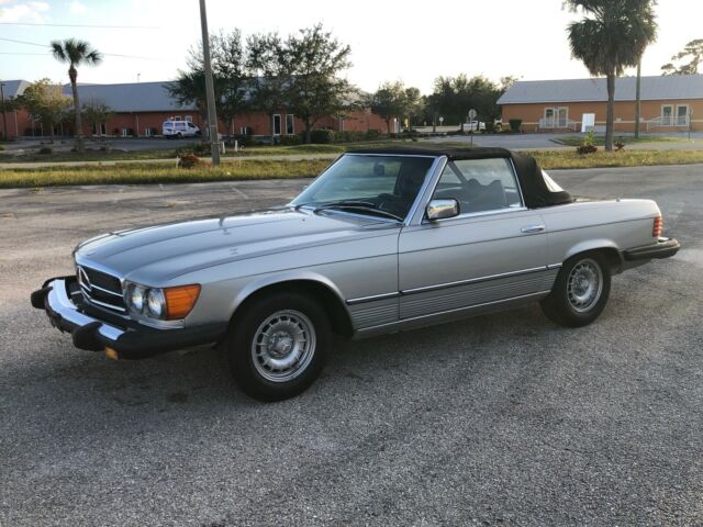 Mercedes-Benz SL-Class 1979 image number 28