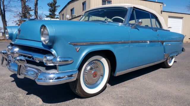 Ford Sunliner Crestline Convertible 1954 image number 10