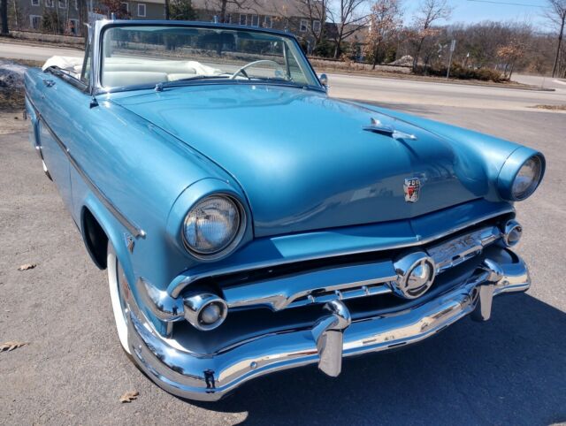 Ford Sunliner Crestline Convertible 1954 image number 2